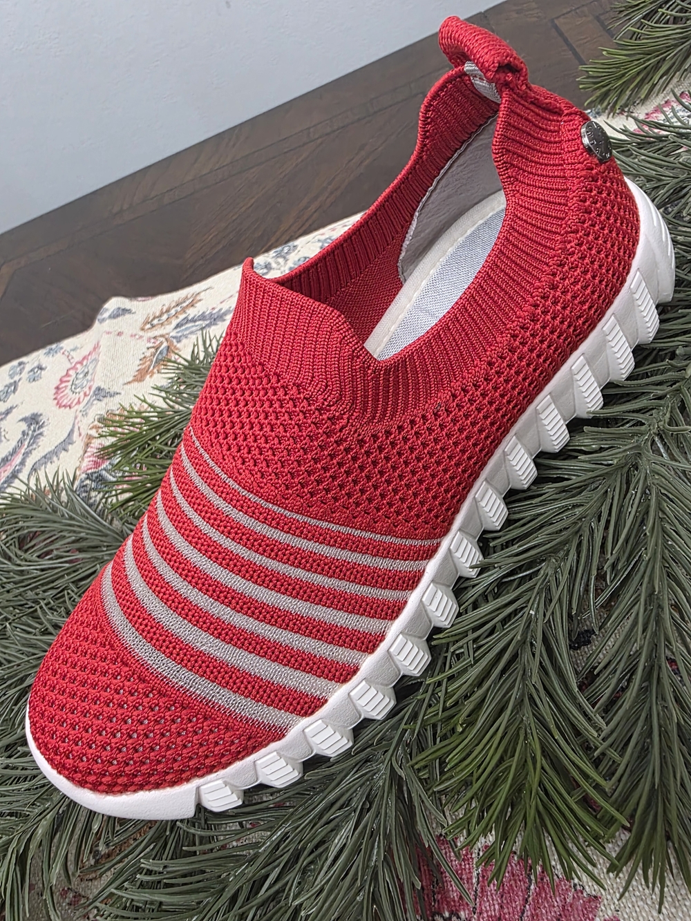 bernie mev. Women's Wylie Slip-on Sneakers in Red